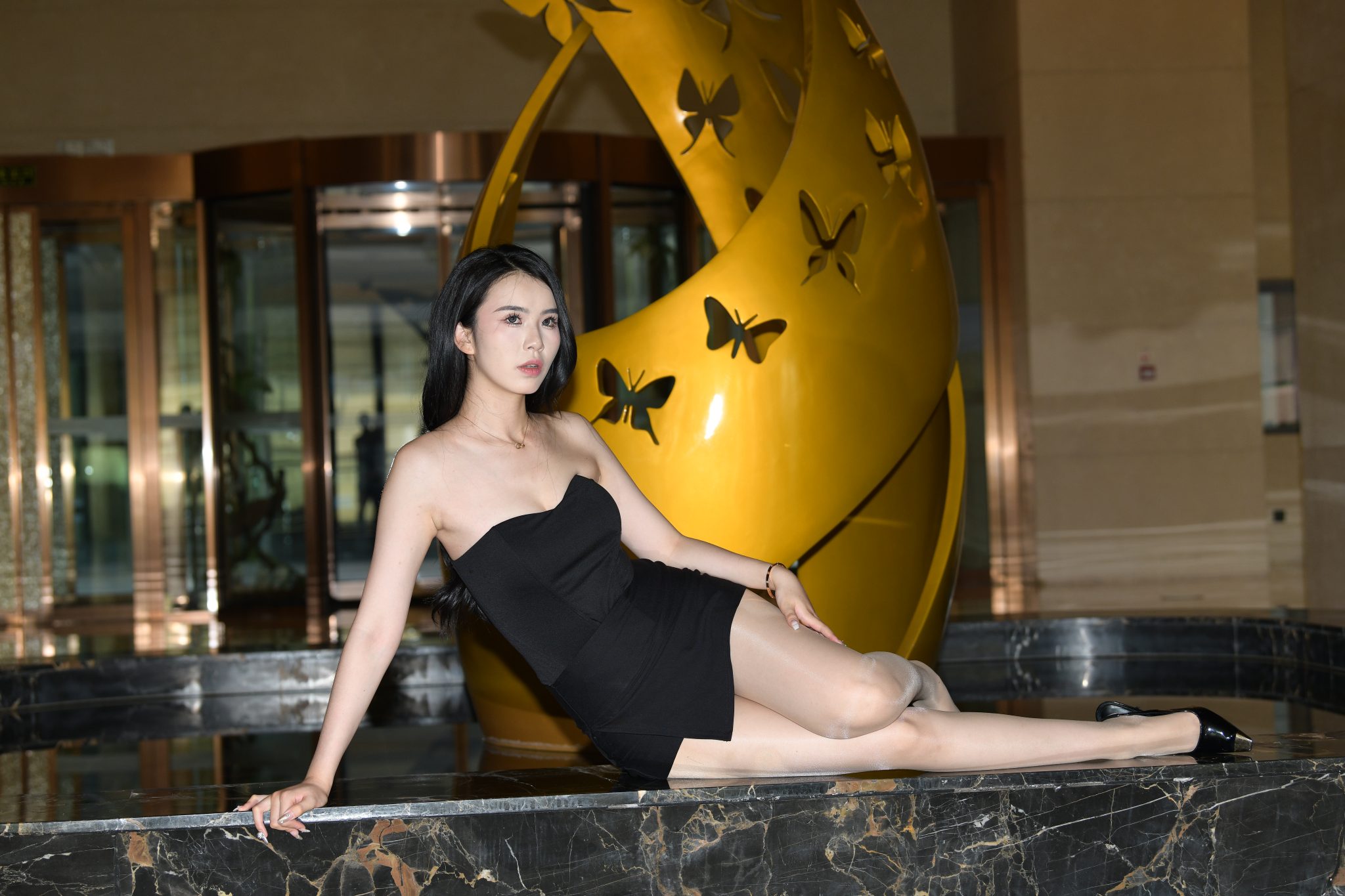 图片[1]-P3054 黑色短裙好身材 【60P1V】-学姐图