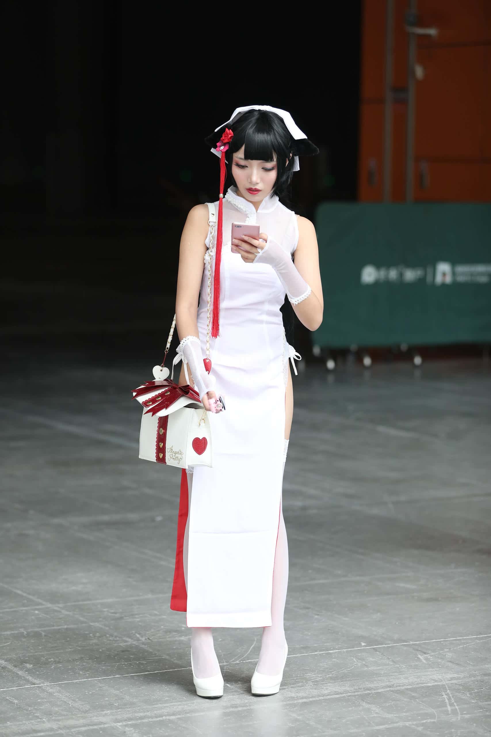 图片[1]-P3046 极品高开衩旗袍白色丝袜美腿美眉 【62P】-学姐图