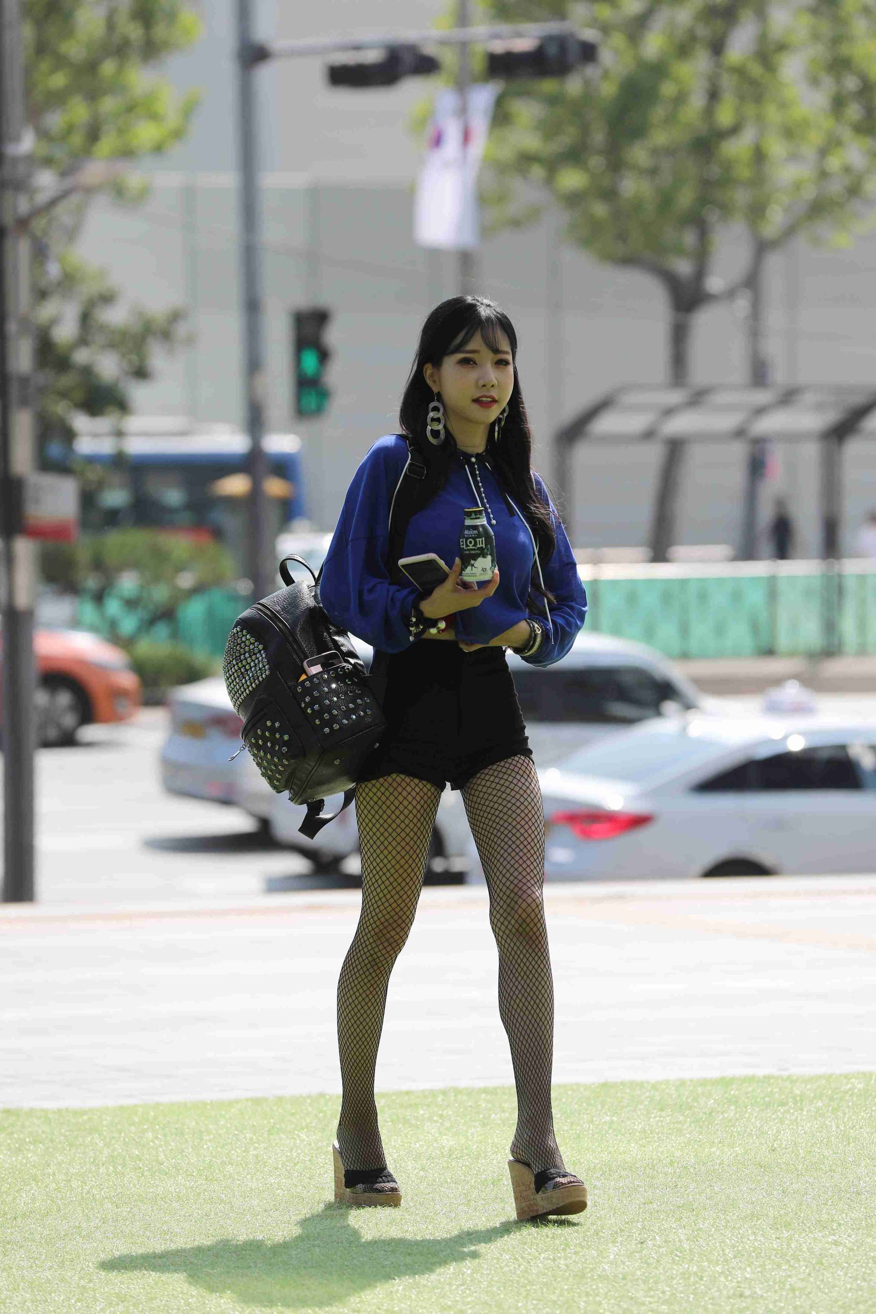 图片[1]-精选街拍作品 NO.3709 黑色热裤凉高美脚[150P／229MB]-学姐图