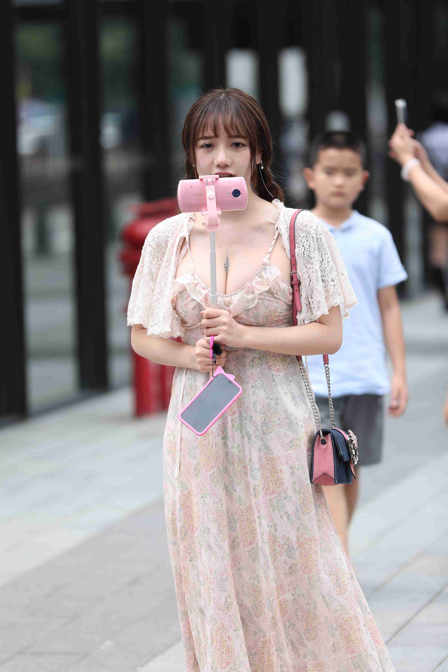 图片[1]-精选街拍作品 NO.3710 花色长裙美胸[22P／35MB]-学姐图