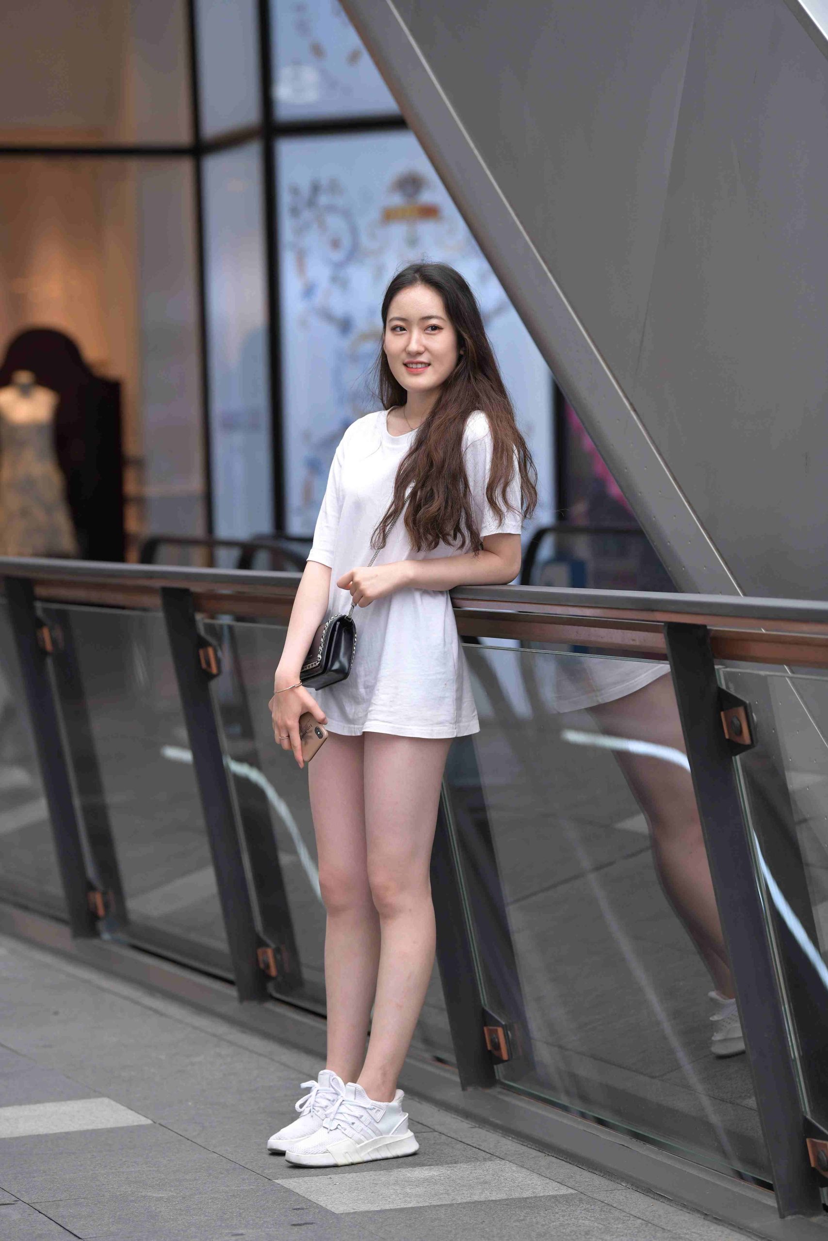 图片[1]-精选街拍作品 NO.2450 简单白T裇少女[55P／99MB]-学姐图