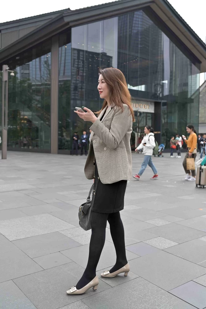 精选街拍作品 NO.3733 黑色紧身包臀裙黑丝[30P／87MB]-学姐图