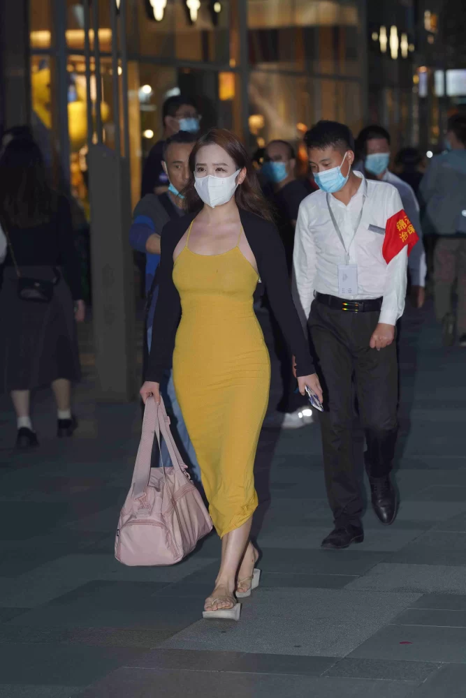 精选街拍作品 NO.3735 黄色紧身包臀裙[87P／261MB]-学姐图