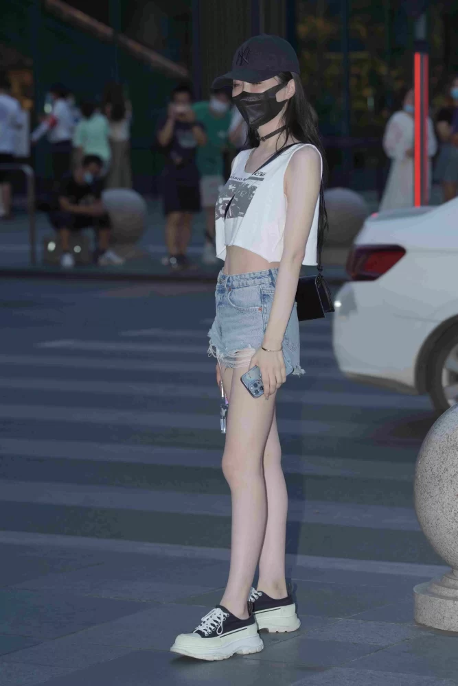 精选街拍作品 NO.3727 蓝色热裤美腿[150P／346MB]-学姐图