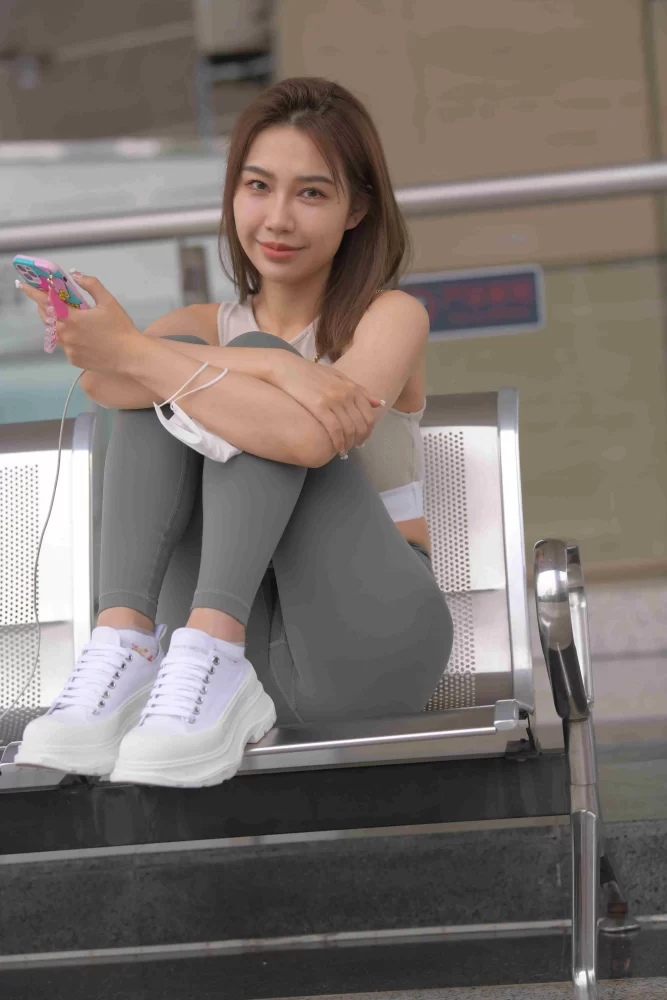 精选街拍作品 NO.3732 一始街拍作品 - 灰绿色瑜伽裤美女[835P／1.33GB]-学姐图