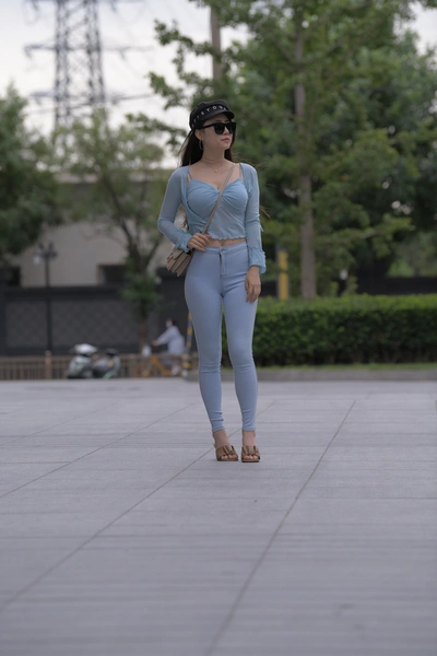 精选街拍作品 NO.3748 一始街拍作品 - 凉风向暖-学姐图