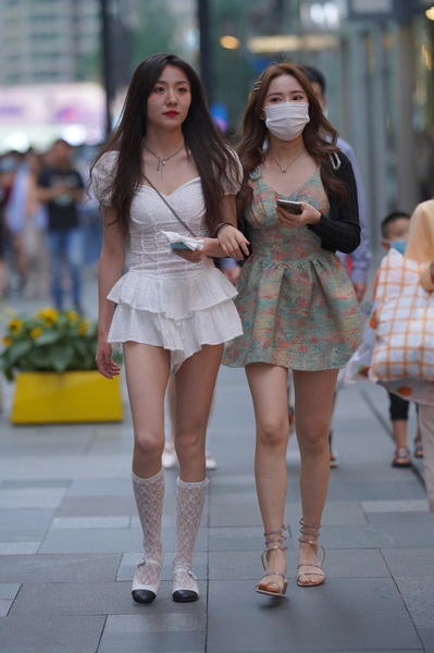 精选街拍作品 NO.3744 青春靓丽短裙-学姐图