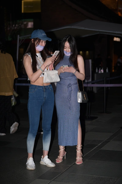 精选街拍作品 NO.3785 自信微胖-学姐图