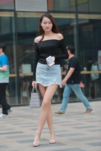 精选街拍作品 NO.3775 牛仔短裙美腿凉高美脚-学姐图