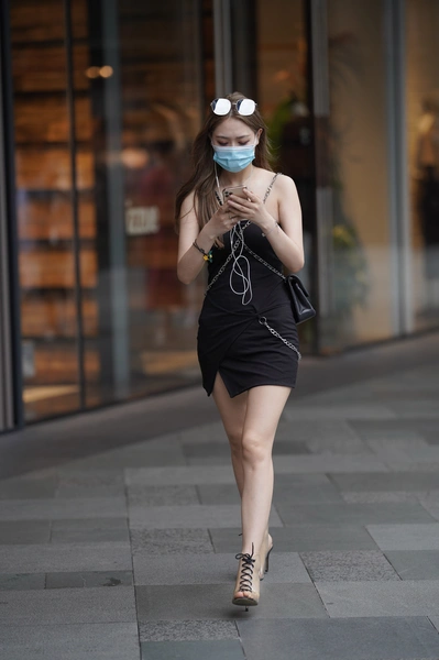 精选街拍作品 NO.3753 黑色低胸短裙-学姐图