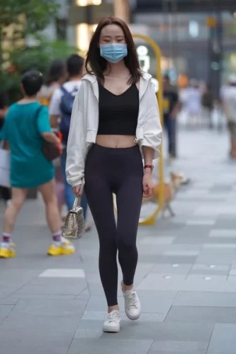 精选街拍作品 NO.3803 瑜伽裤紧身衣-学姐图