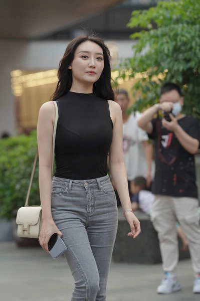 精选街拍作品 NO.3802 性感牛仔裤女友-学姐图