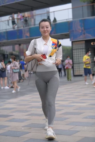 精选街拍作品 NO.3868 干练时尚运动装-学姐图