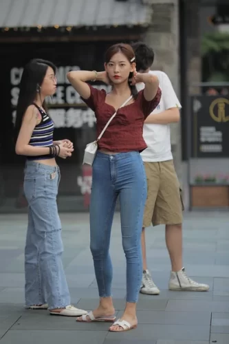 精选街拍作品 NO.3888 清秀美丽牛仔裤-学姐图