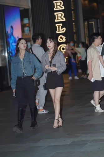 精选街拍作品 NO.3881 长靴牛仔姐妹花-学姐图