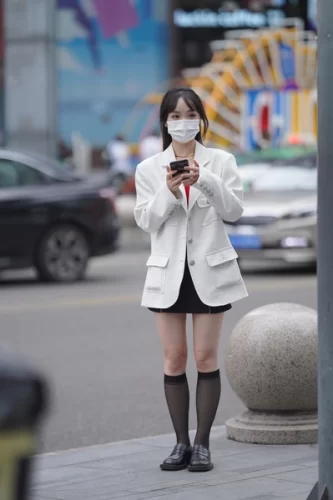 精选街拍作品 NO.3932 白色西装外套-学姐图