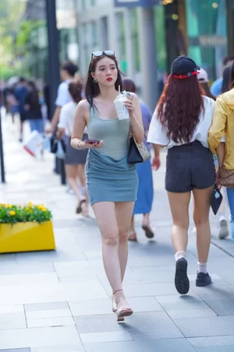 精选街拍作品 NO.3975 吊带针织裙-学姐图